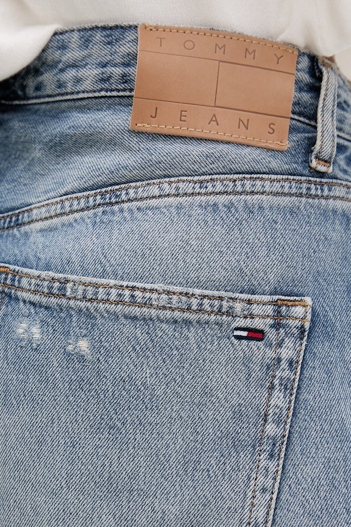 Tommy Jeans szorty damskie jeansowe niebieski DW0DW22696