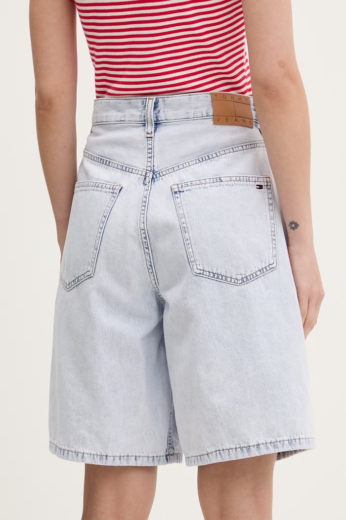 Oblečenie Tommy Jeans šortky dámske rifľové DW0DW22709 modrá
