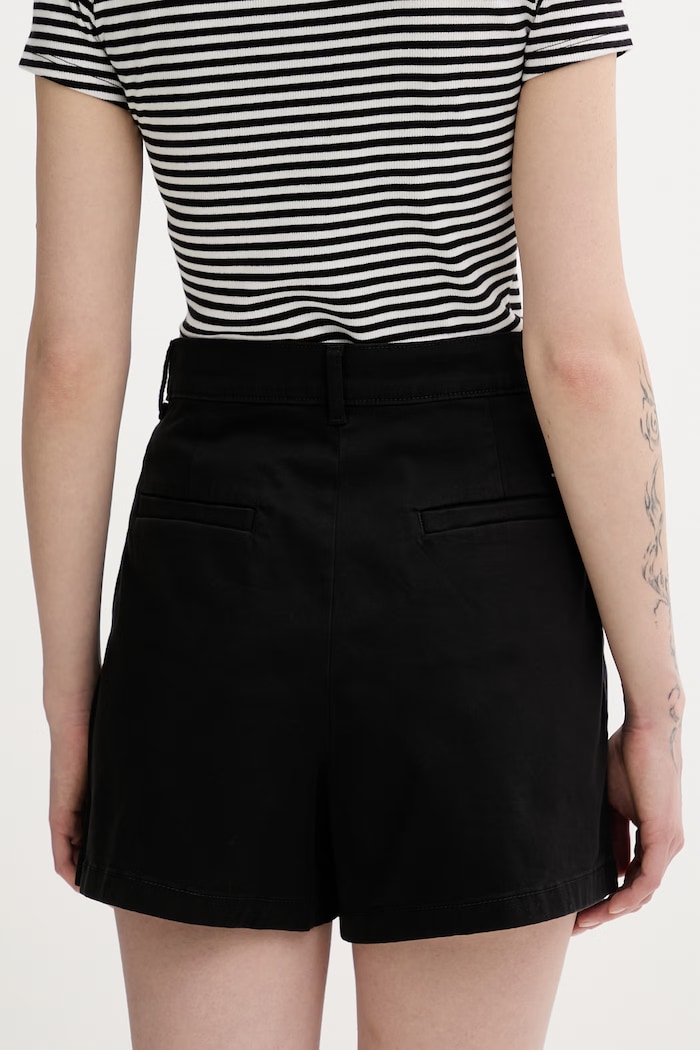 Oblečenie Tommy Jeans šortky dámske bavlnené s elastanom DW0DW23268 čierna