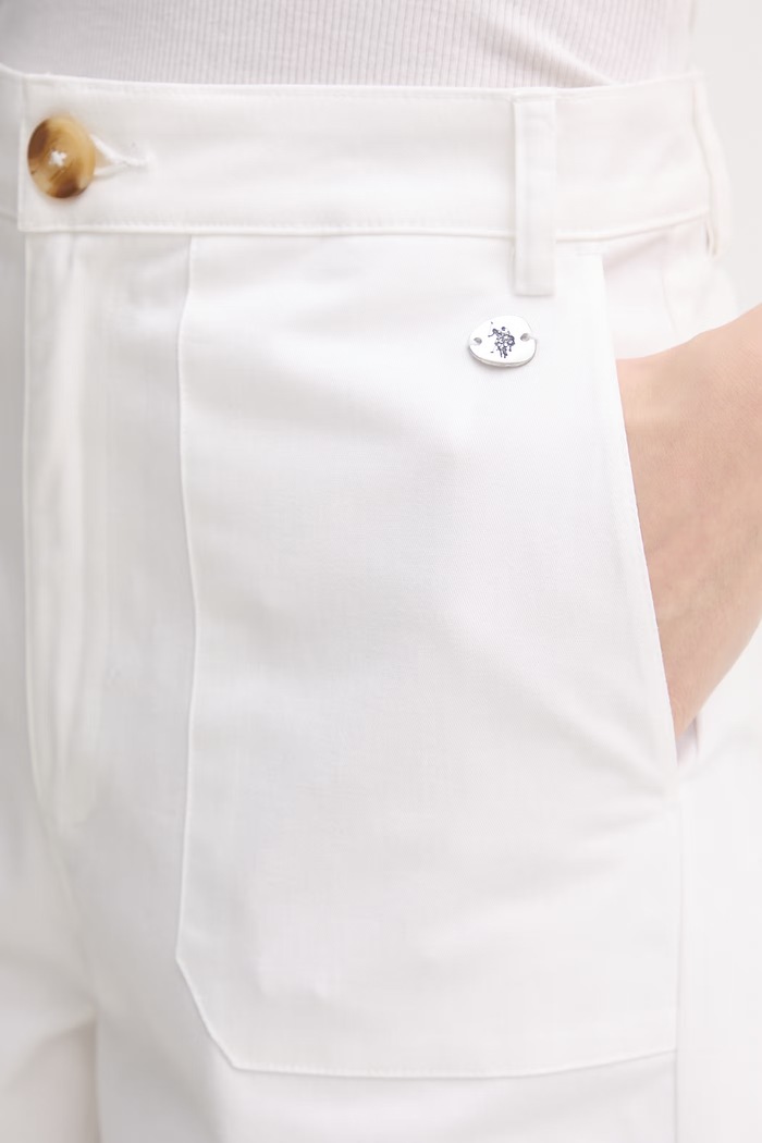 U.S. Polo Assn. szorty damskie bawełniane z elastanem CHINO biały WUP2228