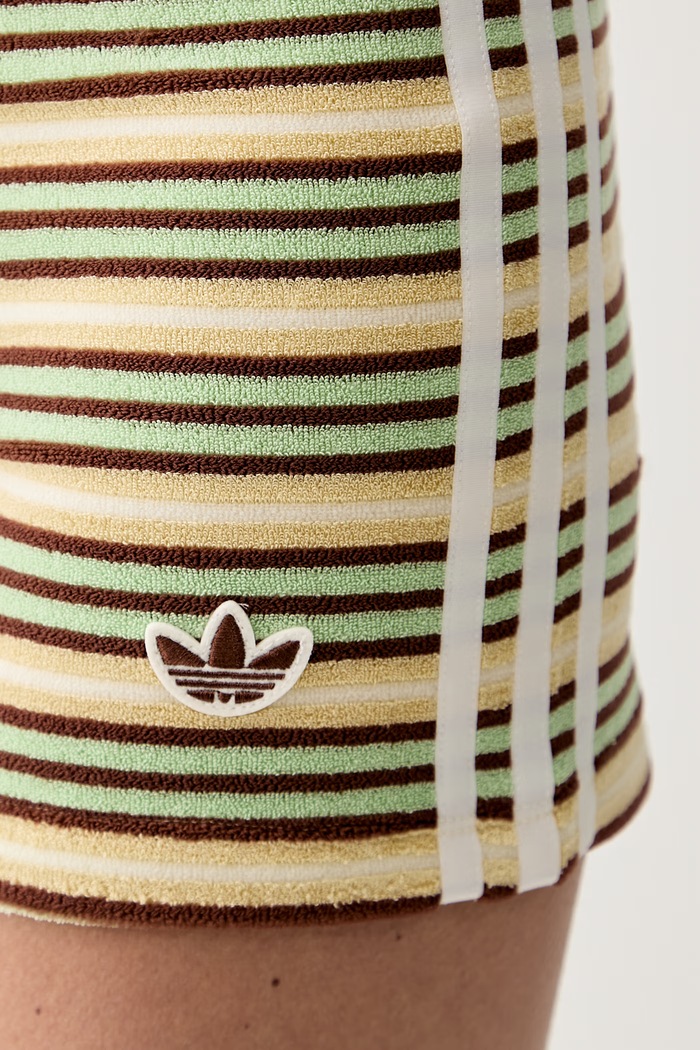 adidas Originals pantaloni scurți de trening pentru femei cu vâscoză bej KY8120