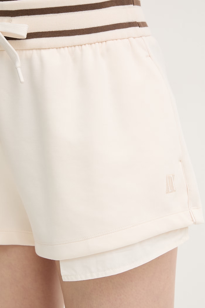 Armani Exchange pantaloni scurți pentru femei bej XW001749.AF10804