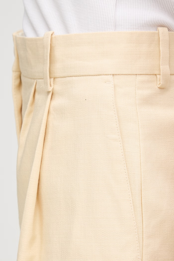 Anine Bing BRICE SHORT - BUTTER YELLOW elegantní šortky s viskózou dámské žlutá A.03.12018.CRM02