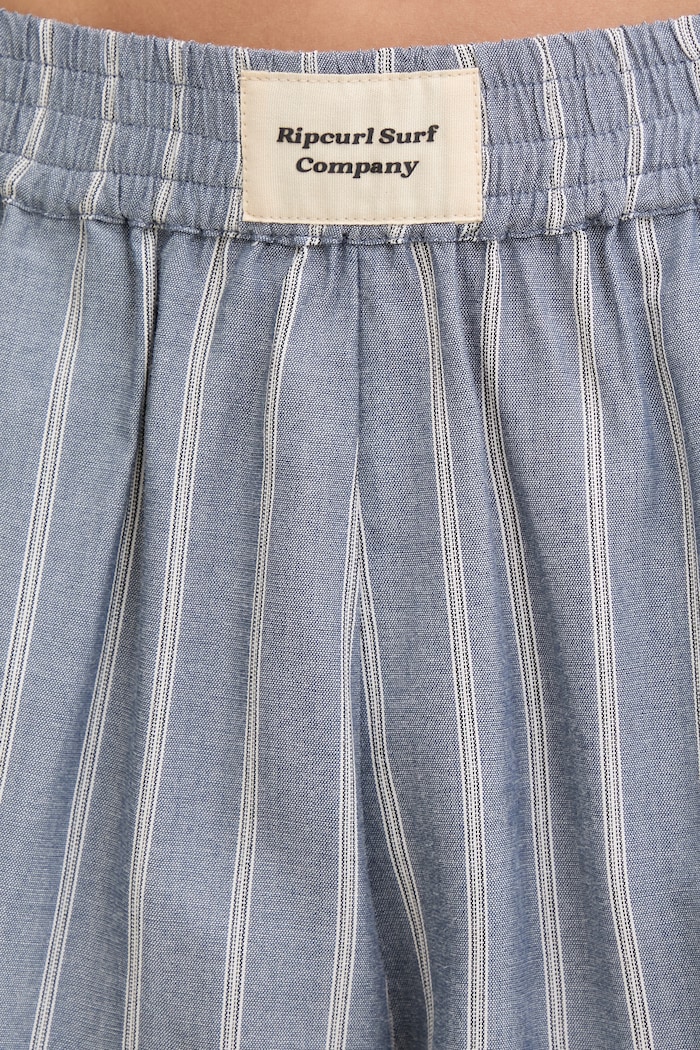 Rip Curl pantaloni scurți pentru femei, din vâscoză BEACH DAYS PINSTRIPE albastru 051WWS