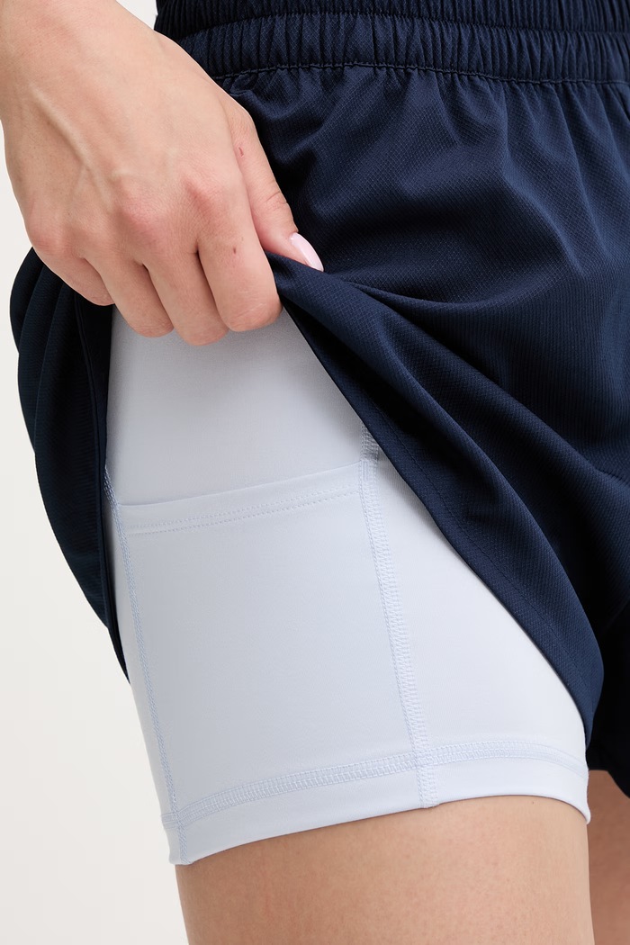 Lacoste pantaloni scurți pentru femei GF9972