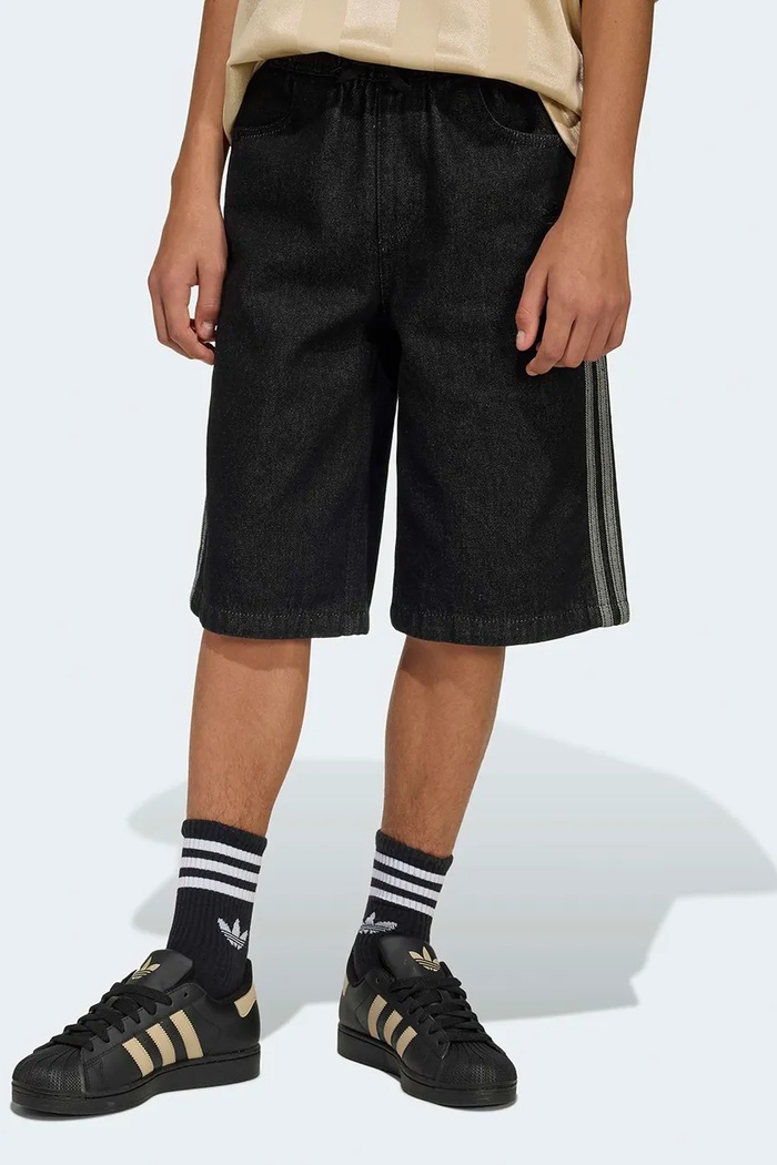 Detské rifľové krátke nohavice adidas Originals čierna KE2972