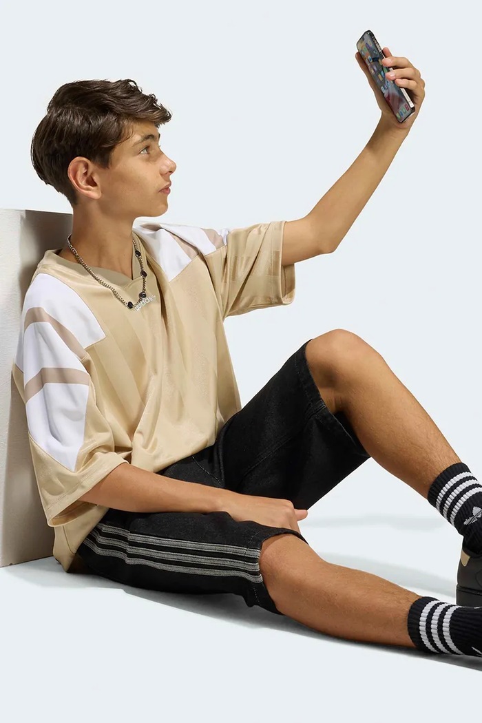 Detské rifľové krátke nohavice adidas Originals KE2972
