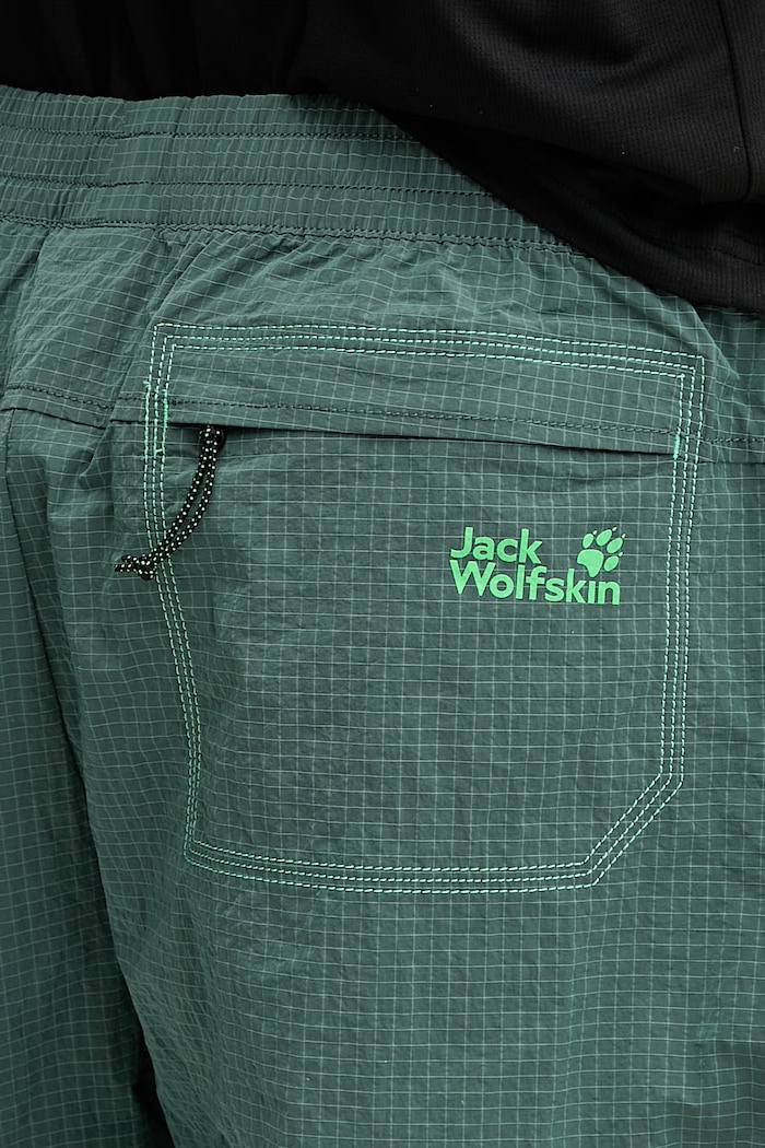 Jack Wolfskin pantaloni scurți de trekking pentru bărbați Find The Wild verde A65923