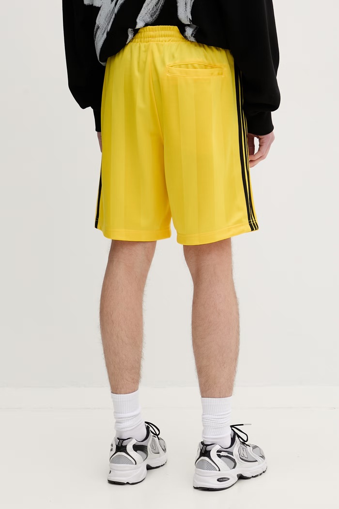 Îmbrăcăminte adidas Originals pantaloni scurți de trening pentru bărbați KE3592 galben