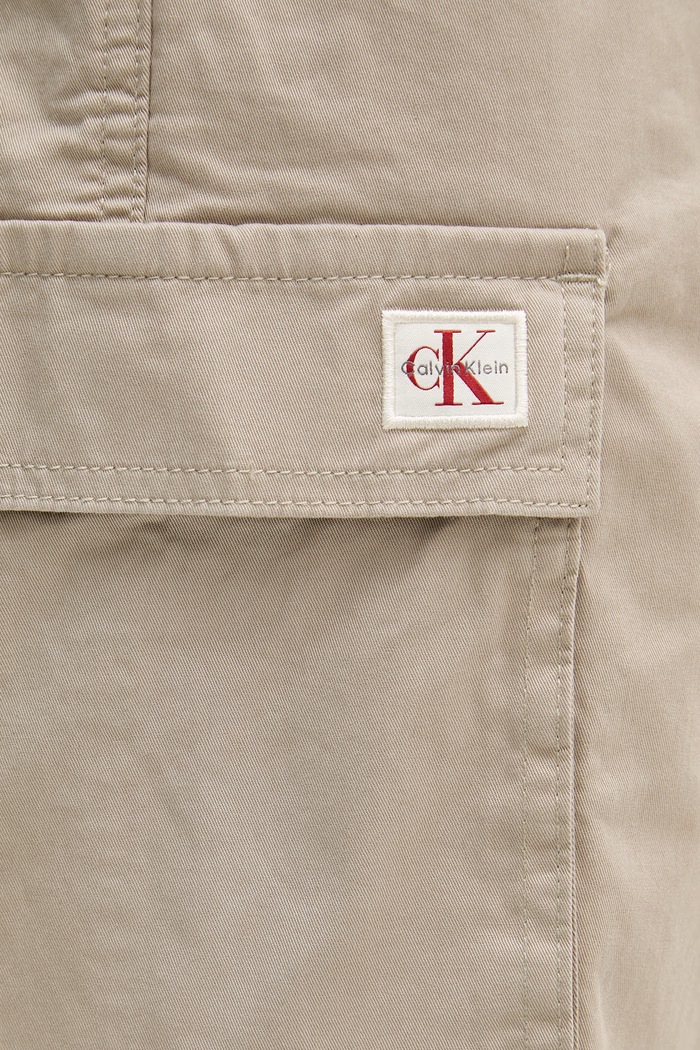 Calvin Klein Jeans pantaloni scuți cargo pentru bărbați, din bumbac cu elastan bej LV04RB618G