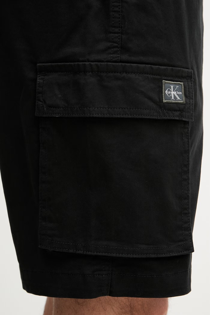 Calvin Klein Jeans къс панталон карго мъжки от памук с еластан черен LV04RB618G
