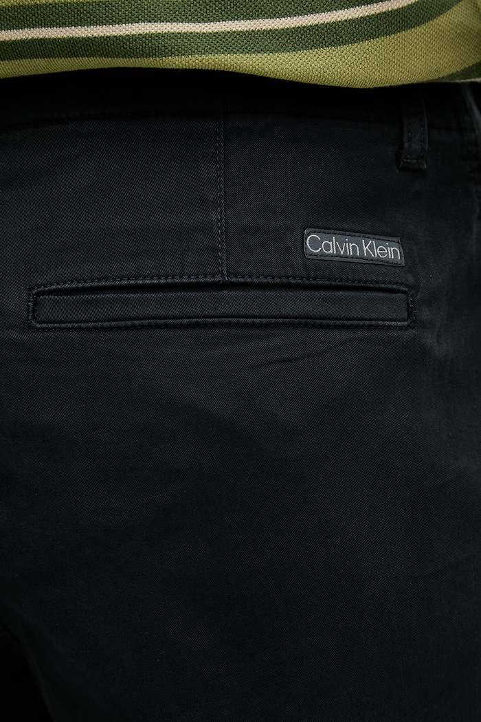 Calvin Klein Jeans šortky chino pánske bavlnené s elastanom čierna LV04RF617G