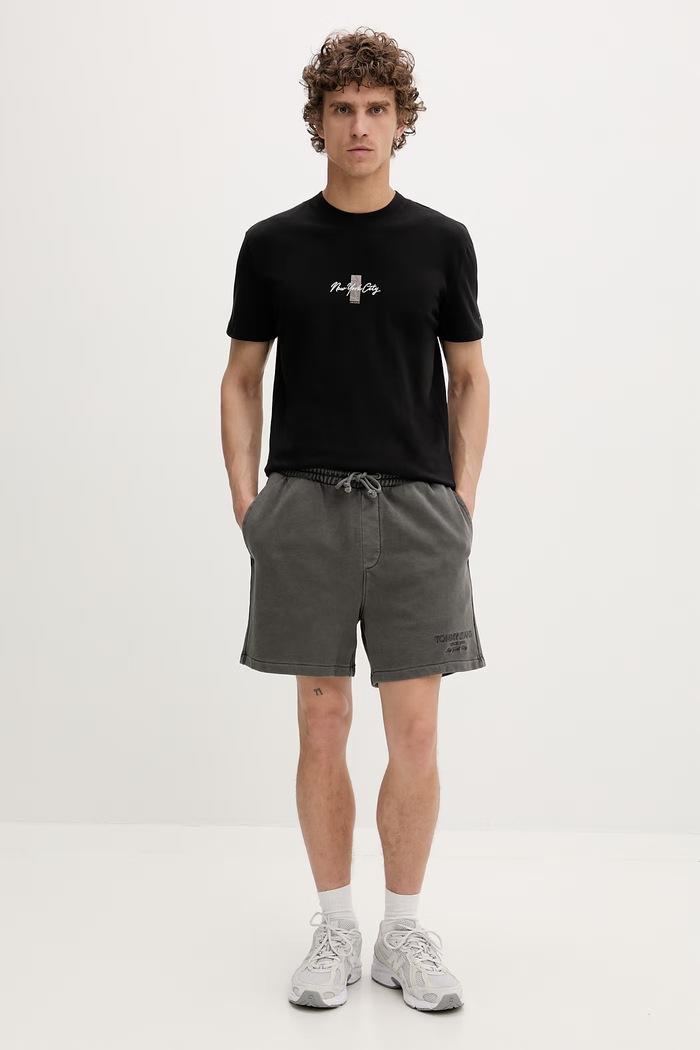 Tommy Jeans pantaloncini da tuta da uomo in cotone DM0DM22696 grigio SS26