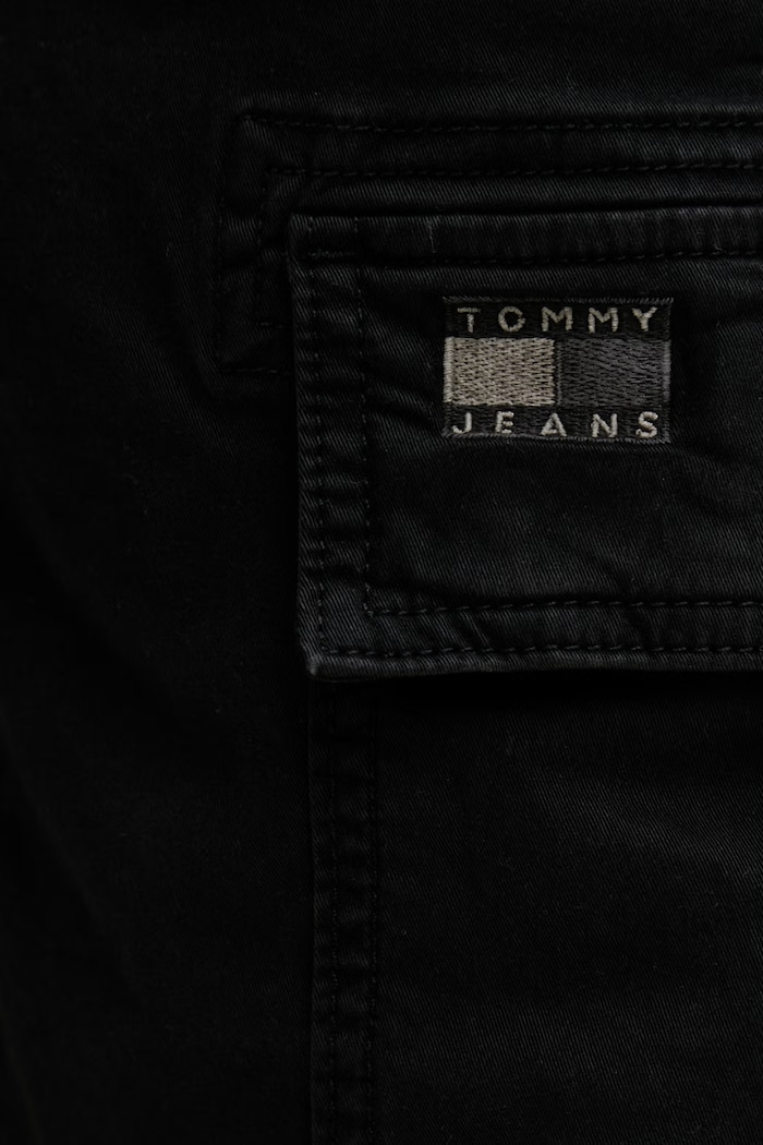 Tommy Jeans Pantaloni scuți cargo bărbătești din bumbac negru DM0DM22831