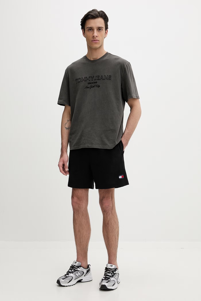 Tommy Jeans Pantaloni scurți de trening bărbați cu bumbac DM0DM23016 negru SS26