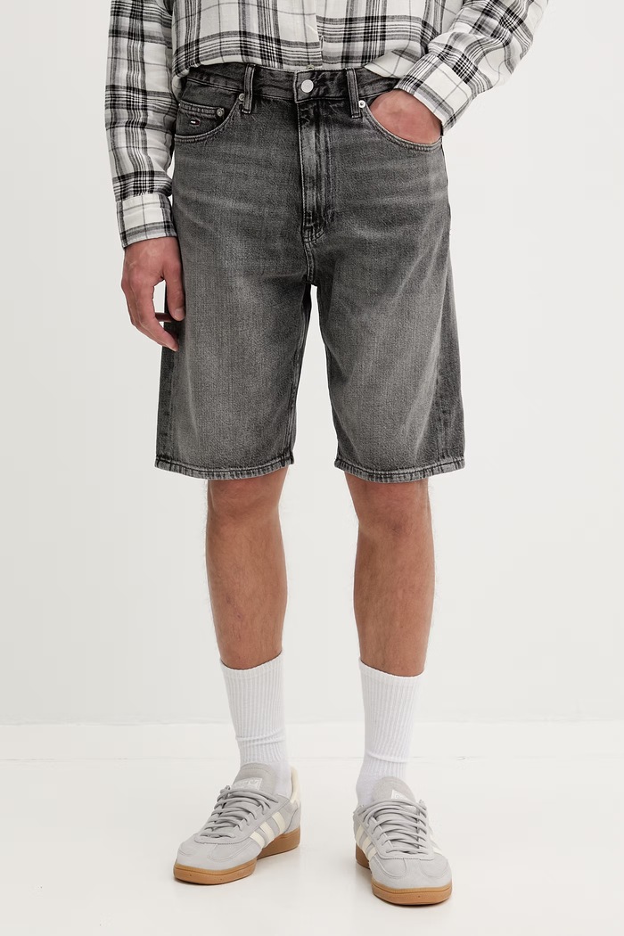 Tommy Jeans šortky pánske rifľové sivá DM0DM23066