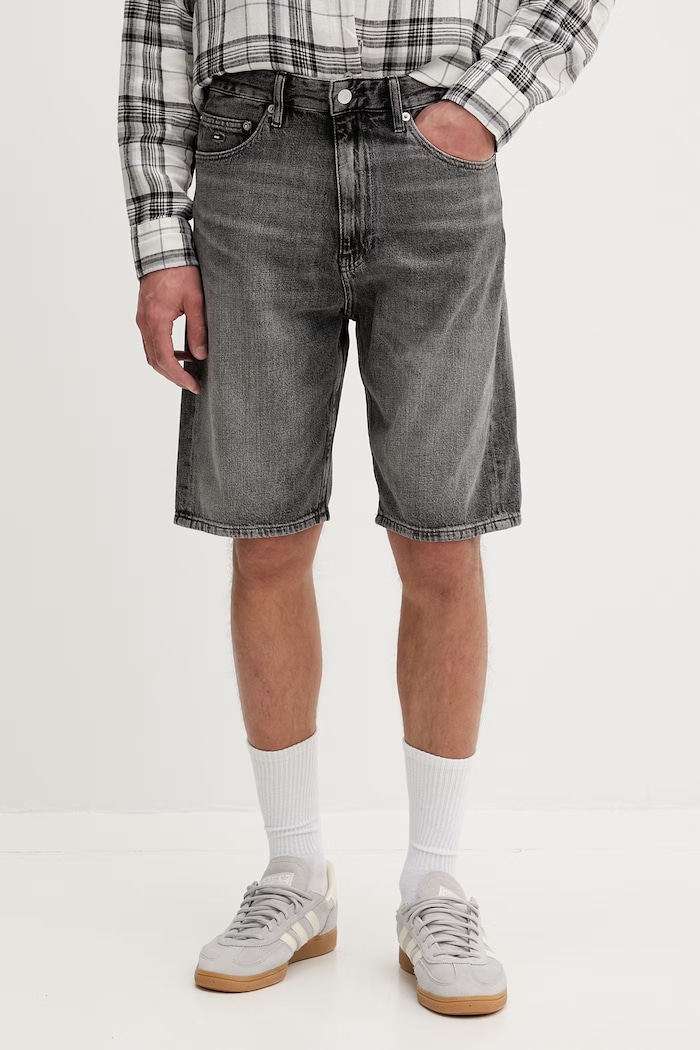 Tommy Jeans šortky pánske rifľové sivá DM0DM23066