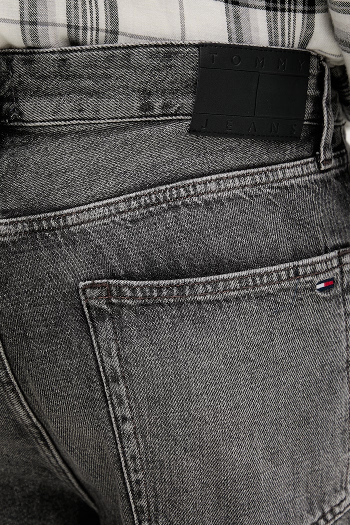 Tommy Jeans šortky pánske rifľové sivá DM0DM23066