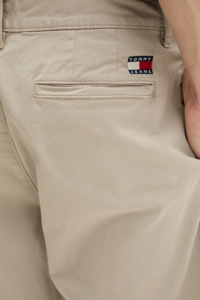 Tommy Jeans šortky pánske bavlnené s elastanom béžová DM0DM23068