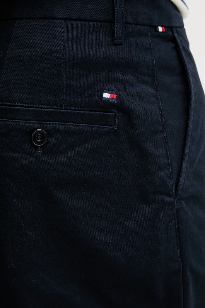 Tommy Hilfiger šortky chino pánske bavlnené s elastanom tmavomodrá MW0MW42352