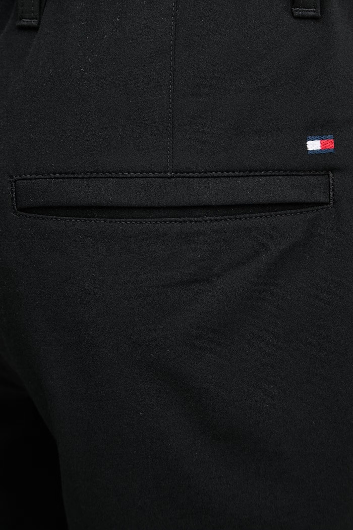 Tommy Hilfiger pantaloni scurți chinos pentru bărbați negru MW0MW42354