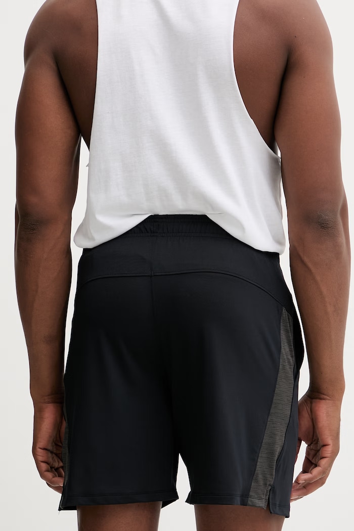 Oblačila Kratke hlače za vadbo Under Armour Tech Vent 6010858 črna
