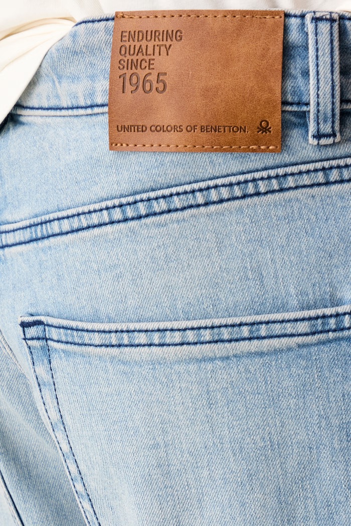 United Colors of Benetton szorty męskie jeansowe niebieski 4MCPU901J