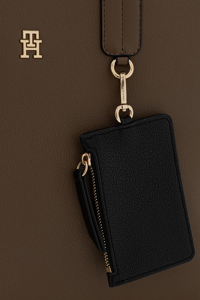 Tommy Hilfiger kézitáska AW0AW18122 barna