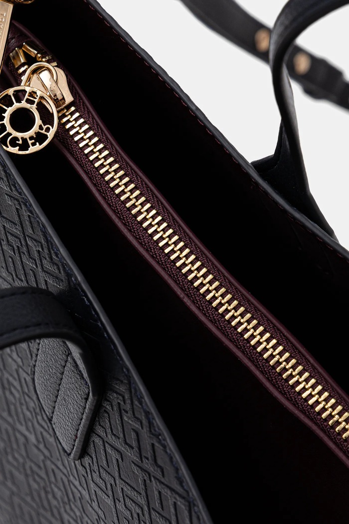 Tommy Hilfiger kézitáska sötétkék AW0AW18123