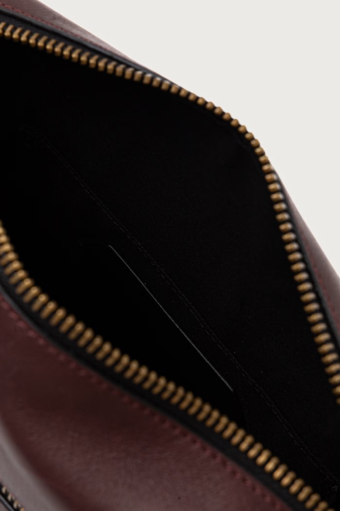 Kožená kabelka AllSaints W565XD burgundské