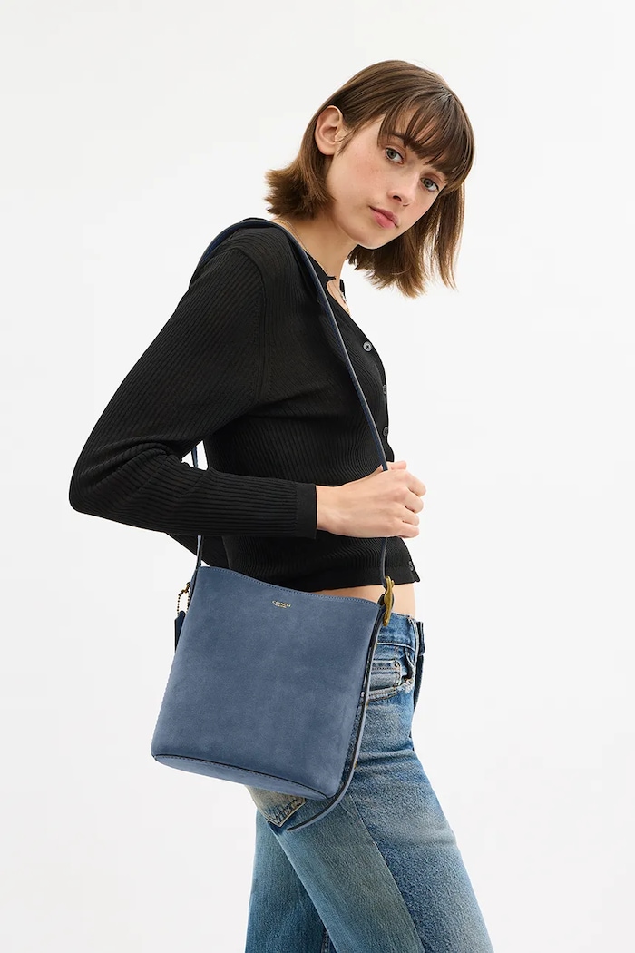 Велурена чанта Coach Suede Bleecker Bucket 21 CCW84