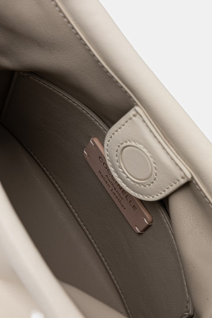 Coccinelle σάκος γυναικείος δερμάτινος FINN POUCH E1.UAA.58.01.01 μπεζ