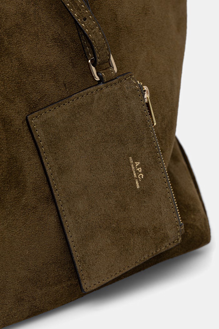 A.P.C. LE DRUMMER шопинг чанта дамска от велур зелен PXCAL.F67057
