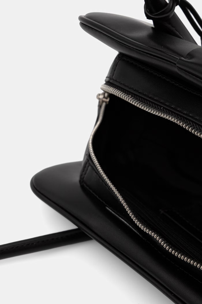 Calvin Klein kufríková kabelka dámska z imitácie kože čierna LV04F3369G