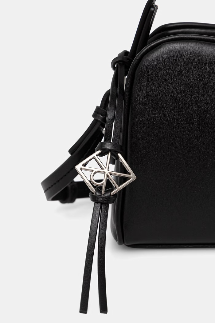 Calvin Klein geantă crossbody pentru femei negru LV04F3370G