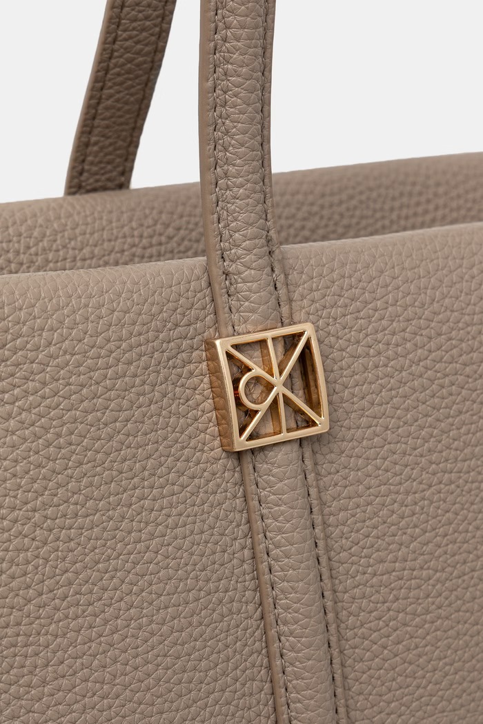 Calvin Klein шопинг чанта дамска от имитация на кожа бежов LV04F3424G