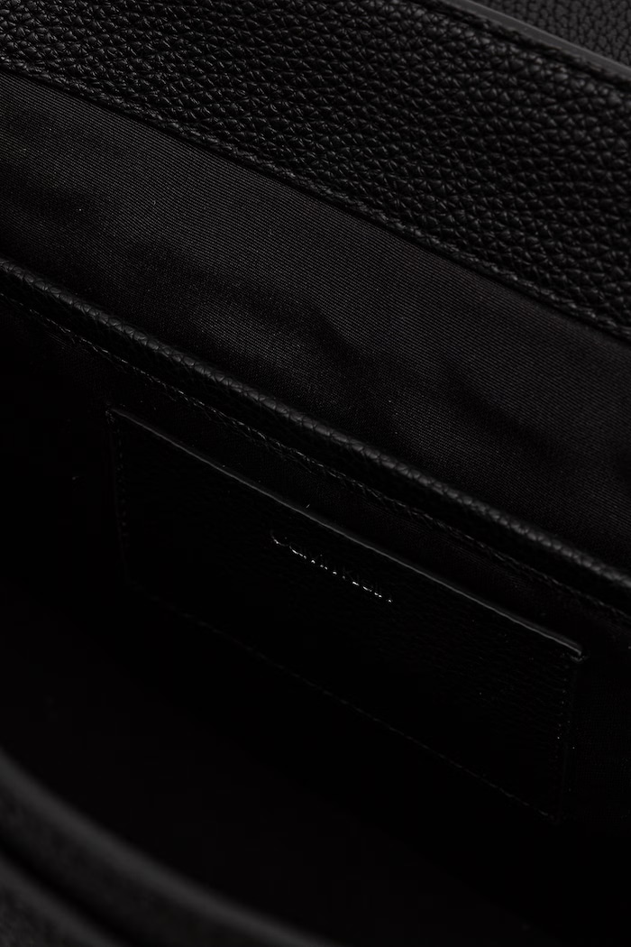 Calvin Klein kabelka typu shopper dámska z imitácie kože LV04F3494G čierna
