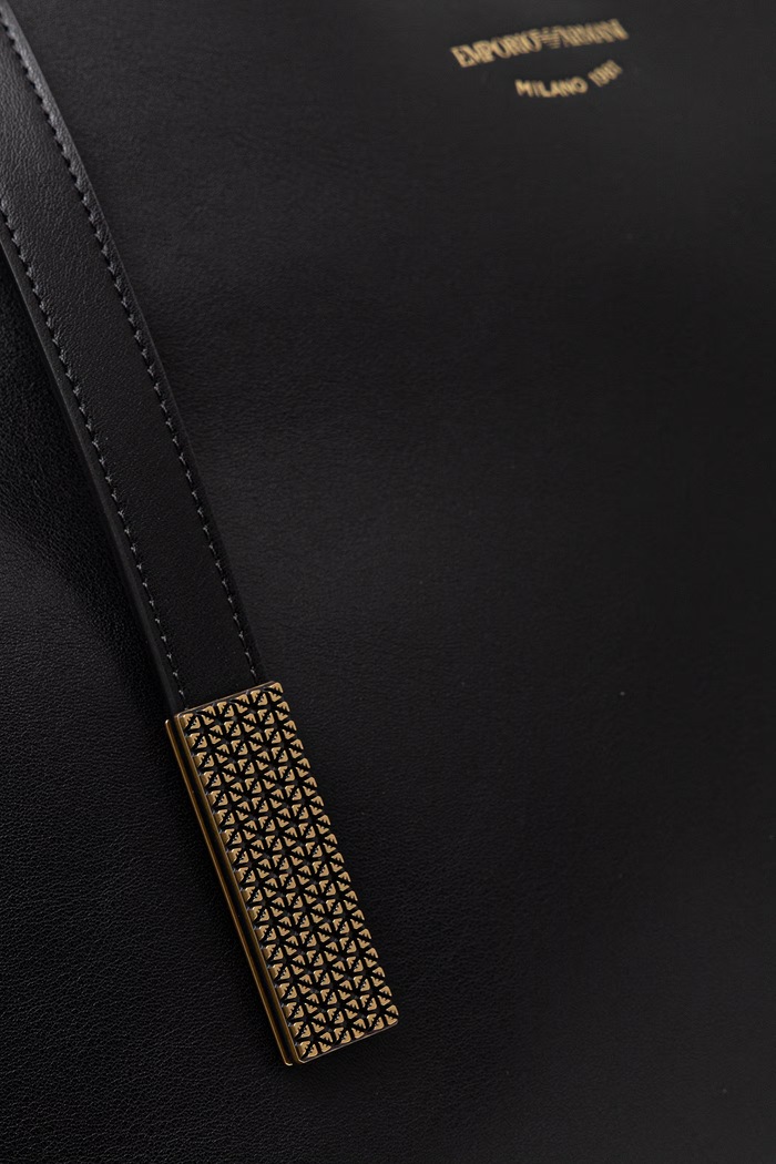 Akcesoria Emporio Armani torebka skórzana EW003828.AF22783 czarny