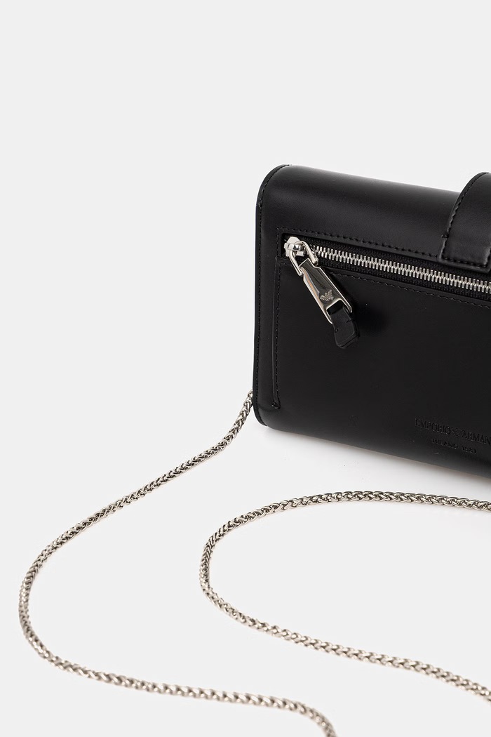 Akcesoria Emporio Armani torebka skórzana EW004420.AF25356 czarny