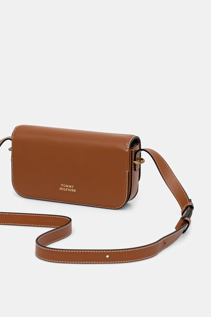 Doplnky Tommy Hilfiger dámska kožená crossbody kabelka AW0AW18399 hnedá