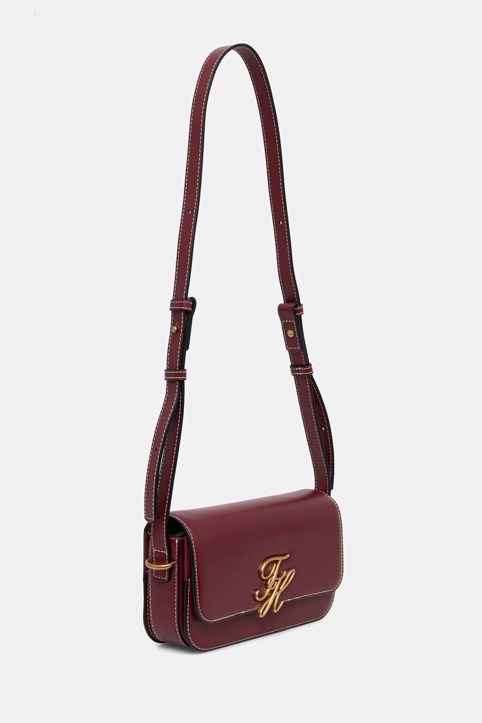 Tommy Hilfiger dámska kožená crossbody kabelka AW0AW18399 burgundské SS26