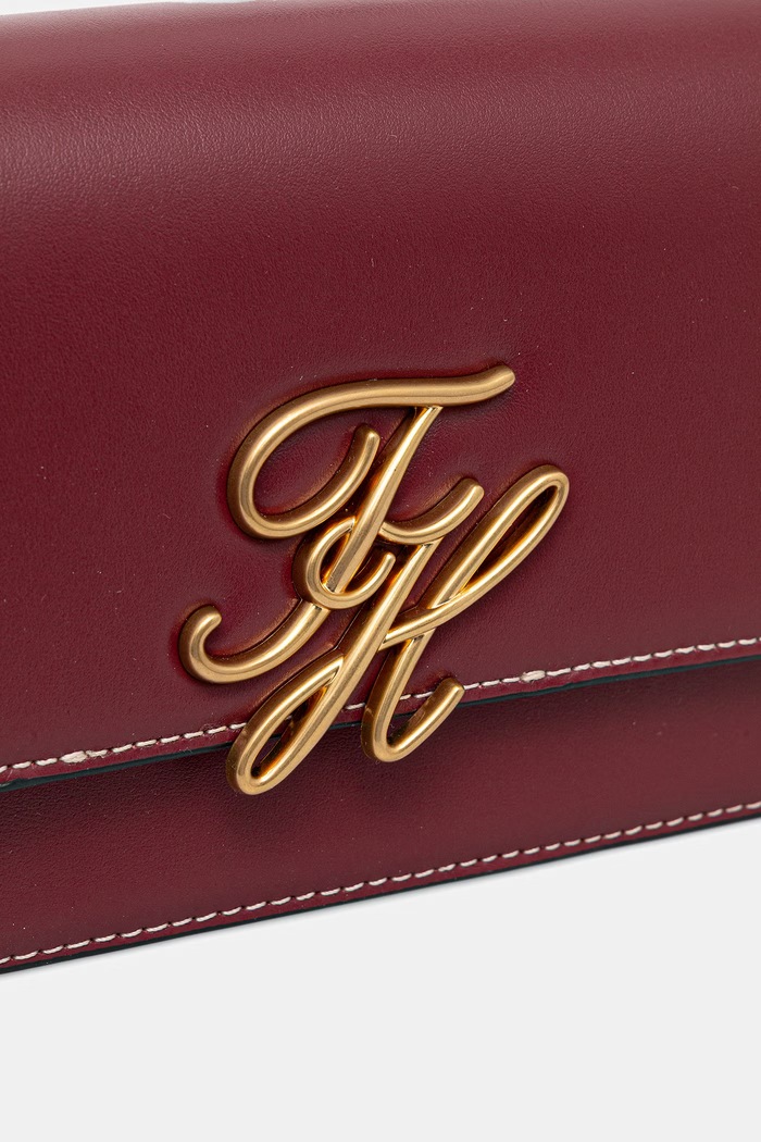 Tommy Hilfiger dámska kožená crossbody kabelka burgundské AW0AW18399