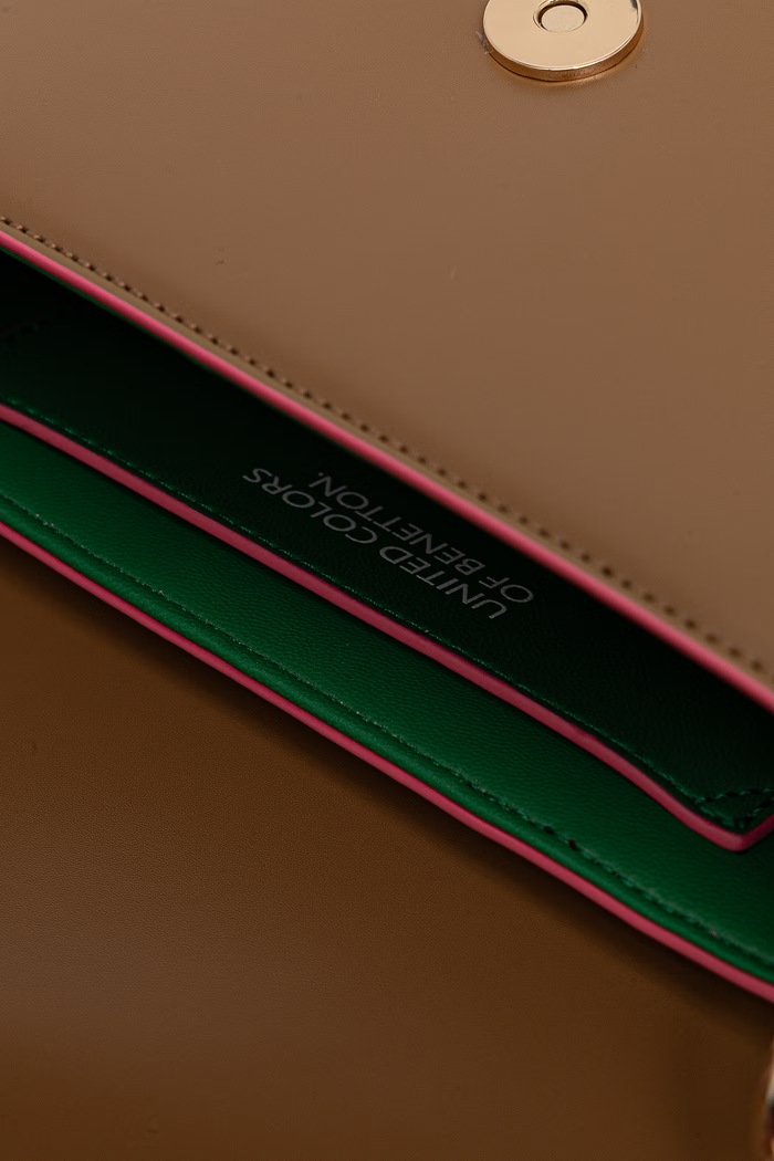 Dámska crossbody kabelka z imitácie kože United Colors of Benetton 6PJNVY014 hnedá