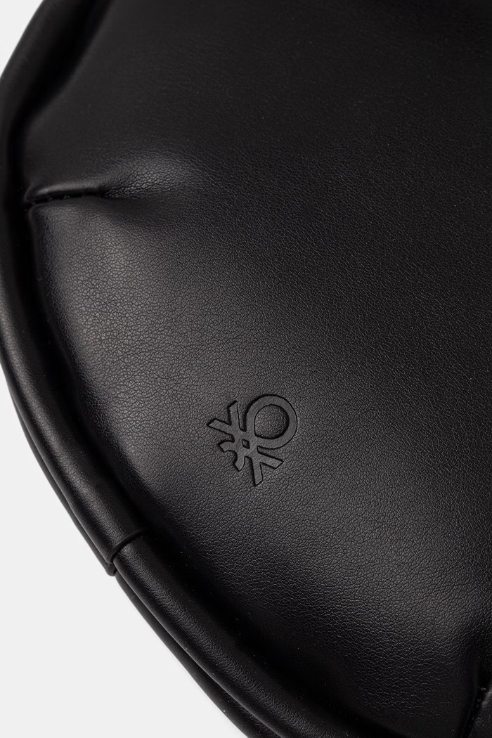 Dámska crossbody kabelka z imitácie kože United Colors of Benetton čierna 6TREVY01A