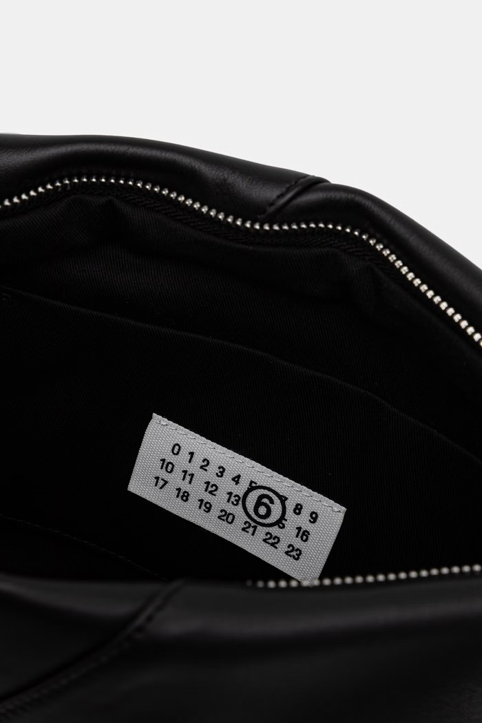 Kabelka MM6 Maison Margiela MM6 Maison Margiela černá SB5WF0016.P8805.T8013