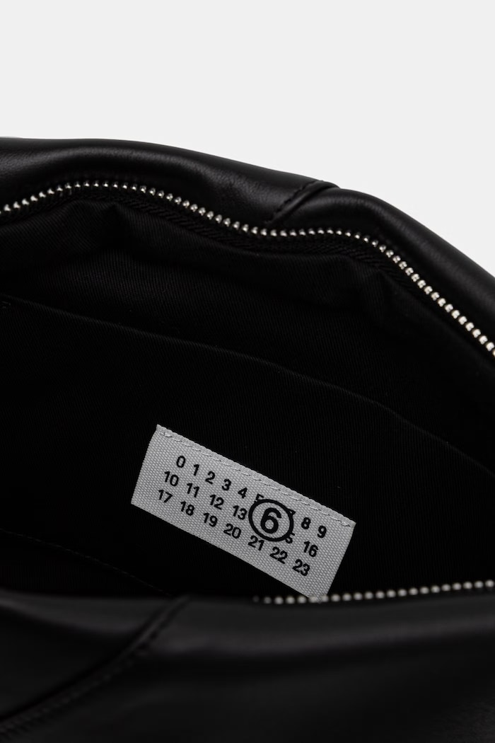 Kabelka MM6 Maison Margiela MM6 Maison Margiela černá SB5WF0016.P8805.T8013