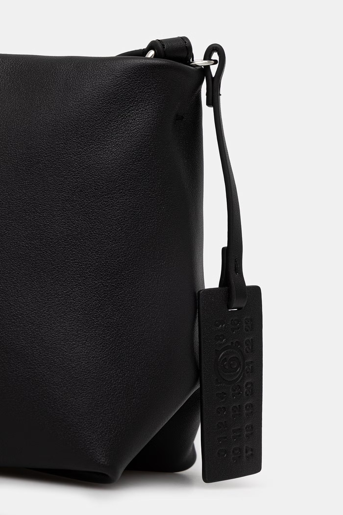 MM6 Maison Margiela torebka crossbody damska skórzana czarny SB5ZH0032.P8805.T8013
