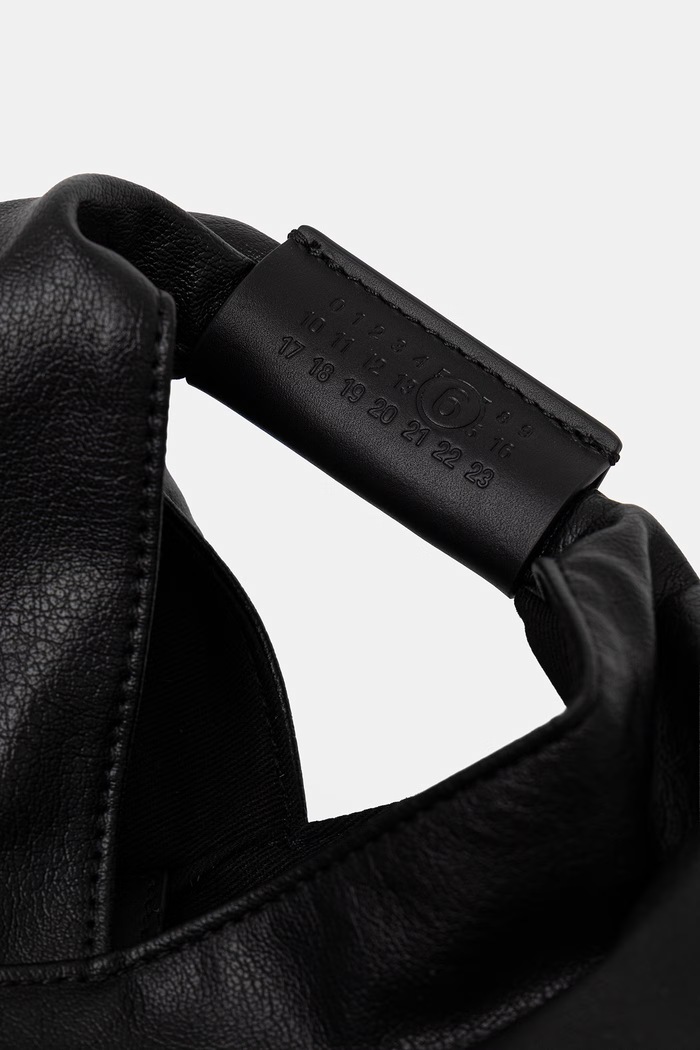 Τσάντα MM6 Maison Margiela μαύρο SB6WD0026.P8396.T8013