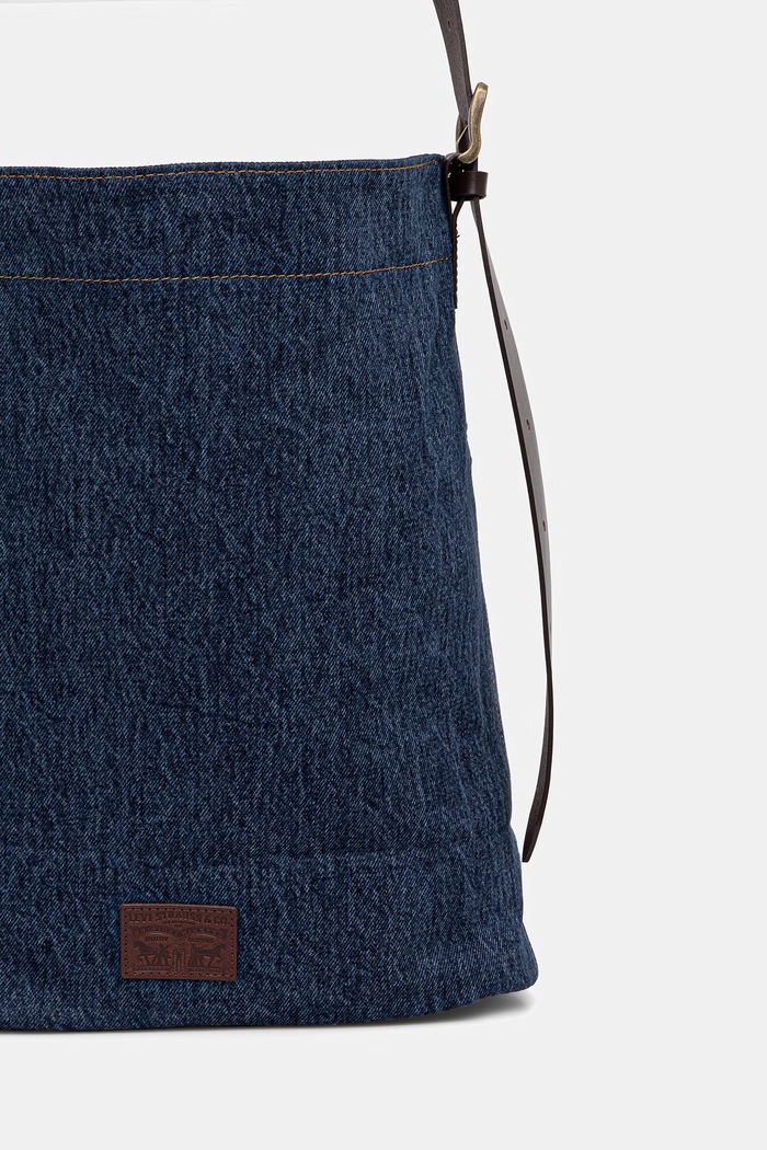 Akcesoria Levi's torebka WOMEN'S HERITAGE MEDIUM BAG 005DN niebieski