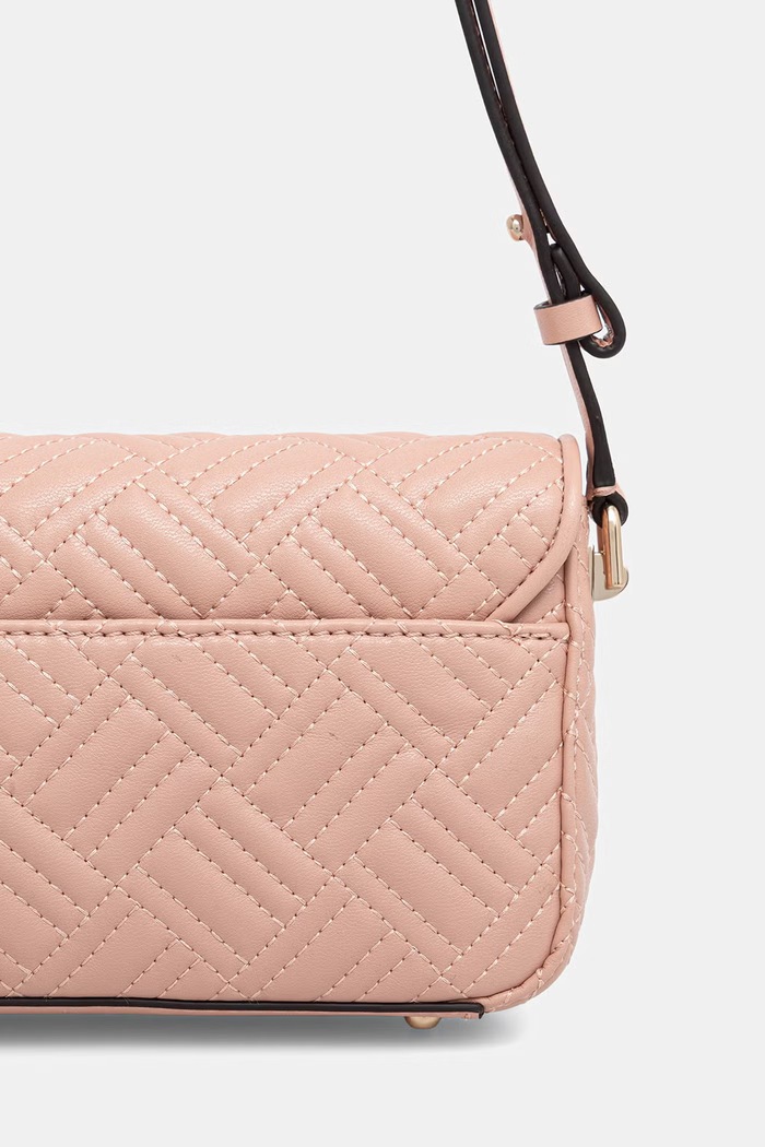 Doplnky Guess dámska bagetová kabelka z imitácie kože SALLY HWQG99.21210 ružová